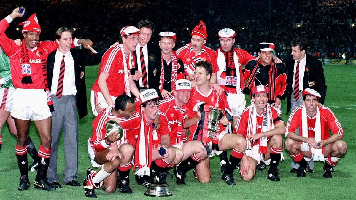 PA Archive : Mark Robins (middle, back row) celebrates winning the FA Cup in 1990.