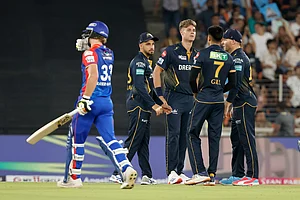(AP Photo/Pravin Indrekar)
: Gujarat Titans' Spencer Johnson, center, celebrates the wicket of Delhi Capitals' Jake Fraser-McGurk, left, during the Indian Premier League cricket match between Delhi Capitals and Gujarat Titans in Ahmedabad, India, Wednesday, April 17, 2024.