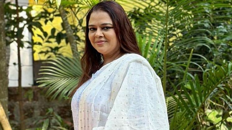 Instagram : Gulfam Khan Hussain