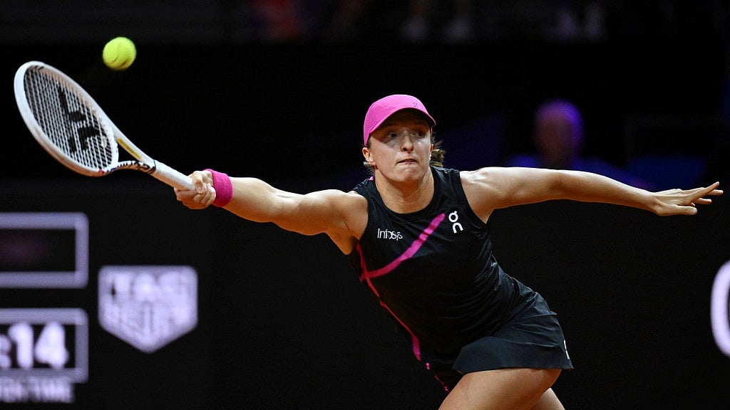 Photo: Marijan Murat/dpa via AP : Poland's Iga Swiatek plays Britain's Emma Raducanu during her quarter-finals tennis match at the WTA Tour in Stuttgart.