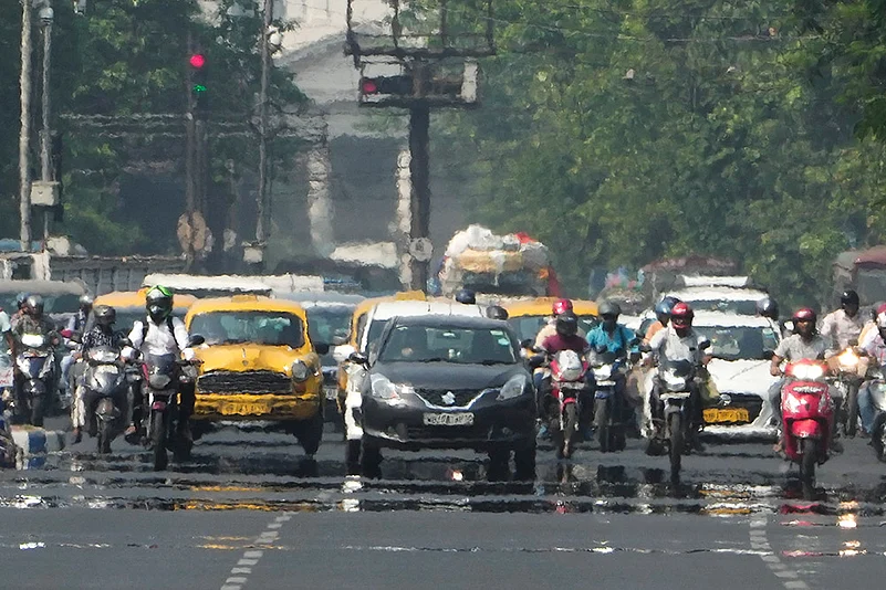 Weather: Hot summer day in Kolkata