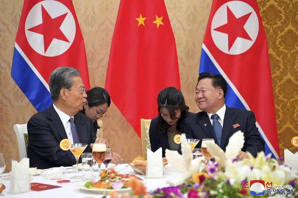 AP : Top Chinese official arrived in North Korea and held talks on how to boost their cooperation