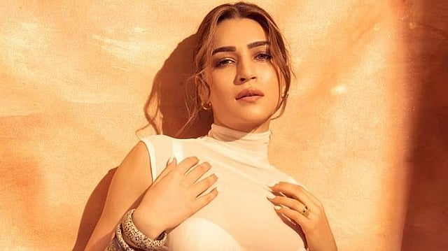 Kriti Sanon Flaunts Her Morning ‘No Filter’ Golden Glow: 'Sun Plus Sunscreen'
