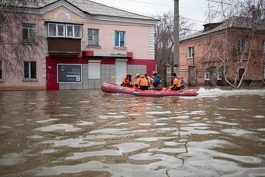 Russians Stage Rare Protest After Dam Bursts, Flooding Homes Near Kazakh Border

