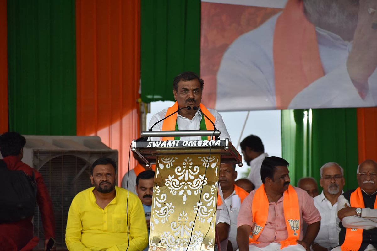 X/@MalikayyaBjp : Malikayya Guttedar joins Congress