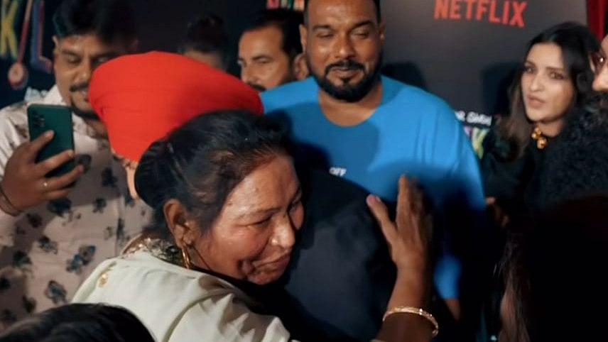 Instagram : Gurmail Kaur with Diljit Dosanjh