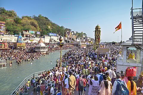 Somvati Amavasya: Devotees in Haridwar