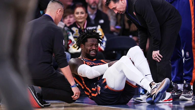 Julius Randle on the ground after getting injured during the second quarter of the game against the Miami Heat
- null