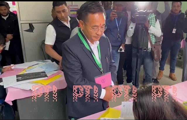 PTI : Sikkim CM casts his vote