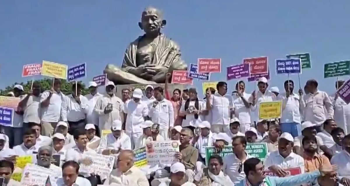 PTI : Karnataka Congress holds protest against 'paltry' fund relief for droughts by Centre