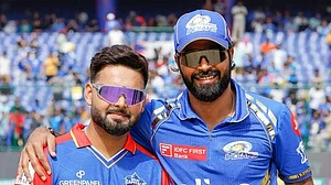 X/@mipaltan : DC captain Rishabh Pant and MI skipper Hardik Pandya
