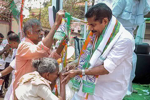 Adoor Prakash campaigns for LS polls