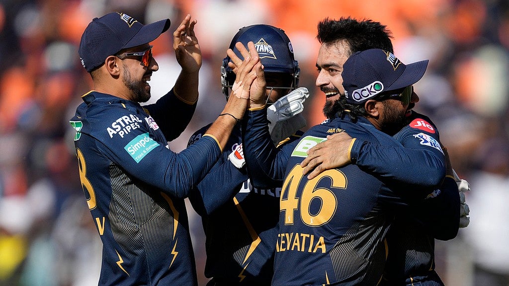  (AP Photo /Ajit Solanki) : Gujarat Titans' Rashid Khan, right, celebrates the wicket of Sunrisers Hyderabad's Heinrich Klaasen during the Indian Premier League cricket match between Gujarat Titans and Sunrisers Hyderabad in Ahmedabad, India, Sunday, March 31, 2024.