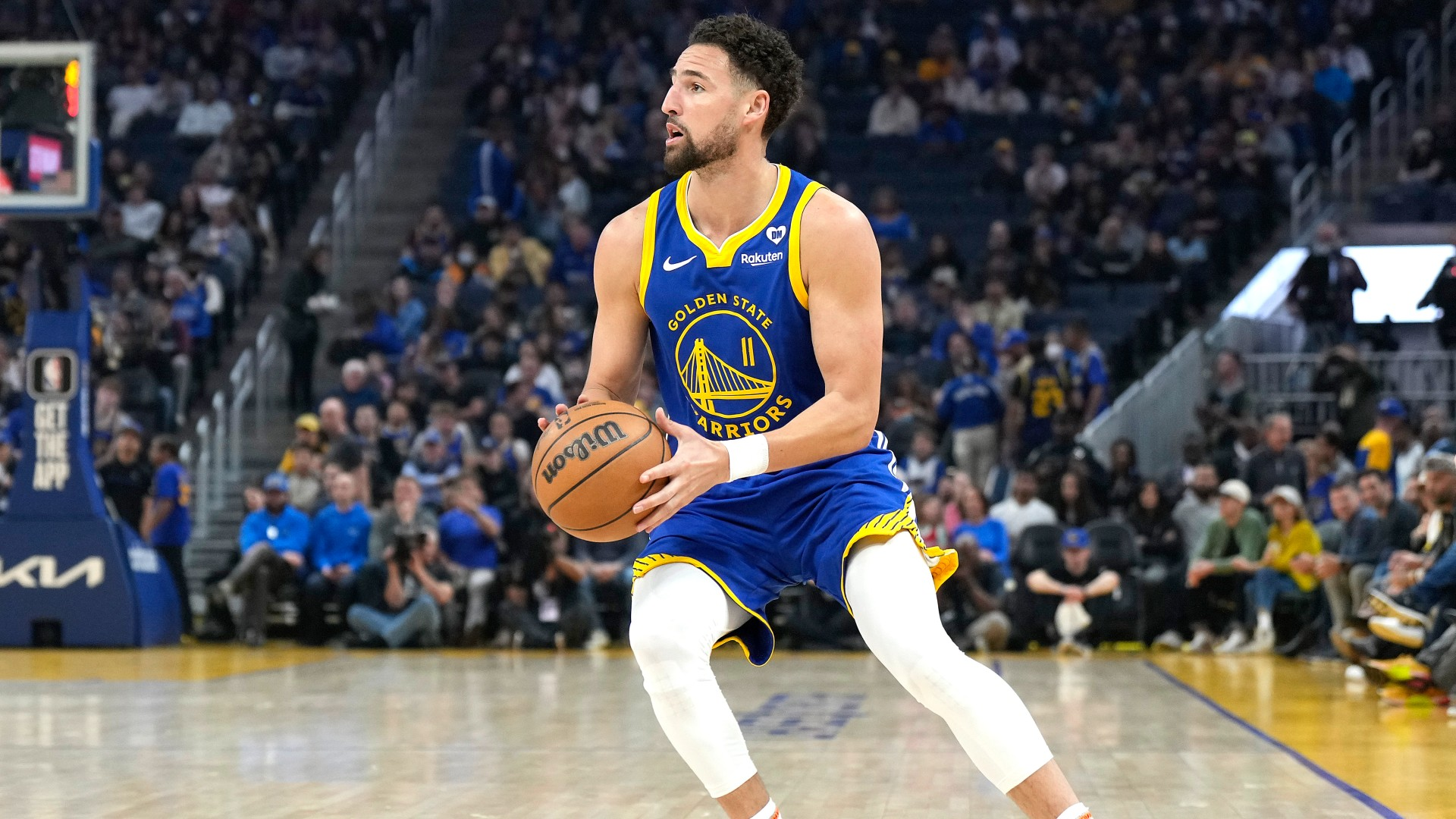Klay Thompson in action during Golden State Warriors vs Houston Rockets match.