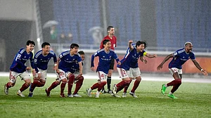 Shuji Kajiyama/AP : Players of Yokohama F. Marinos celebrate after beating Ulsan Hyundai during the second leg of their AFC Champions League semi-final match in Yokohama, south of Tokyo on April 24, 2024.
