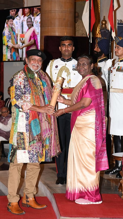 President Droupadi Murmu presenting the Padma Award to Mithun Chakraborty at the Rashtrapati Bhavan.