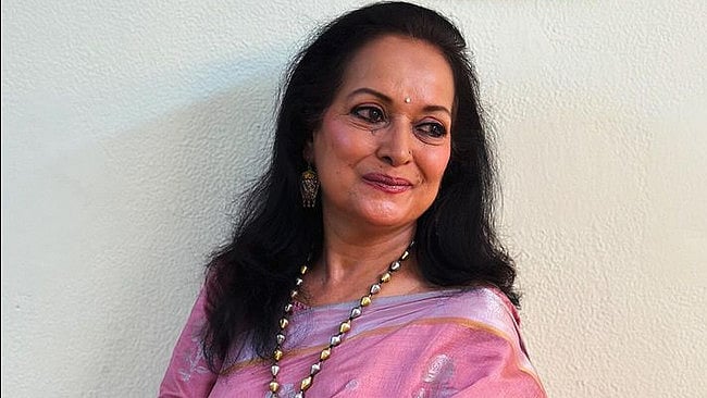 Instagram : Himani Shivpuri