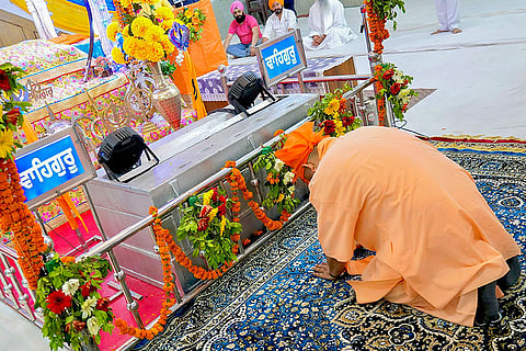 Yogi Adityanath visists Gurudwara in Lucknow