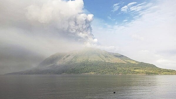 AP : Volcanic eruptions at Indonesia's Mount Ruang |  