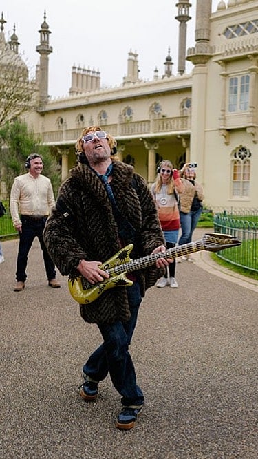 Fans Celebrate ABBA’s Win With ‘Waterloo’