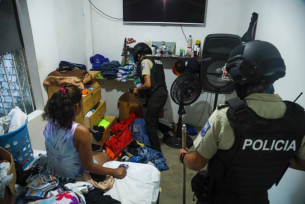 | Photo: AP/Cesar Munoz : Ecuador Violence