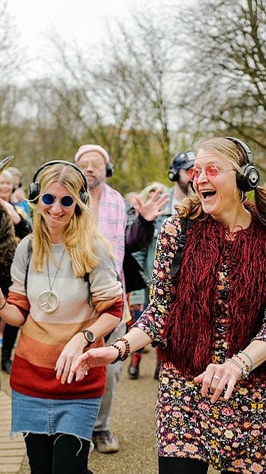 Fans Celebrate ABBA’s Win With ‘Waterloo’