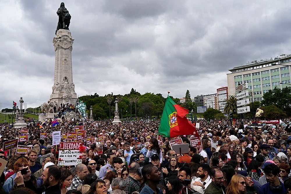 | Photo: AP/Armando Franca : Portugal Revolution anniversary