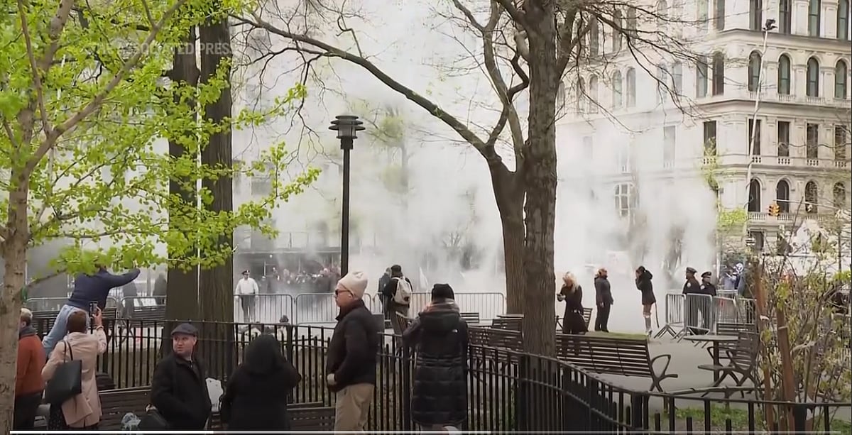 Man who set himself on fire outside Trump trial dies - AP