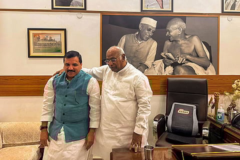 Sanjay Singh meets Mallikarjun Kharge