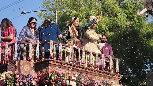 Facebook%20%20%3A%20Bhandari%20Family%20During%20Their%20%27Diksha%27%20Ceremony%20in%20February%20