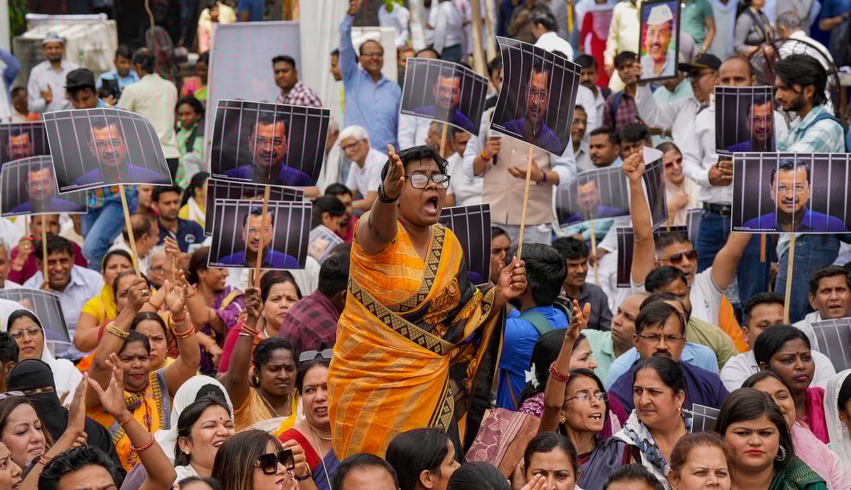PTI : Supporters during AAP's day-long 'samuhik upvas' in protest against the arrest of party leader and Delhi CM Arvind Kejriwal, at Jantar Mantar