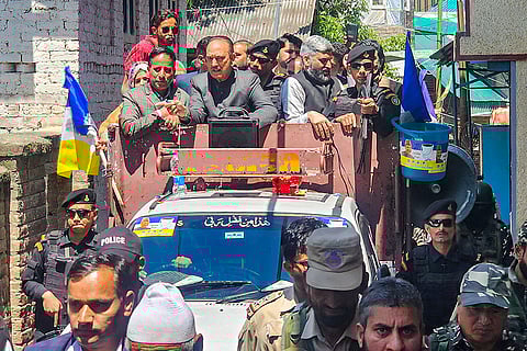 Ghulam Nabi Azad campaigns in Anantnag