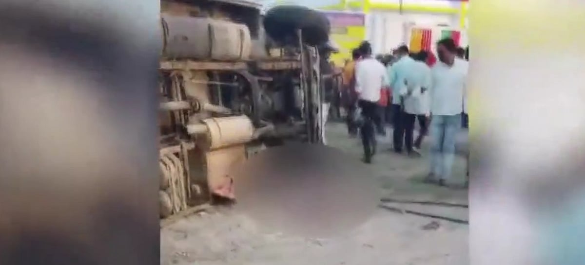 School bus overturns killing 3 children and 1 other in UP's Barabanki.
