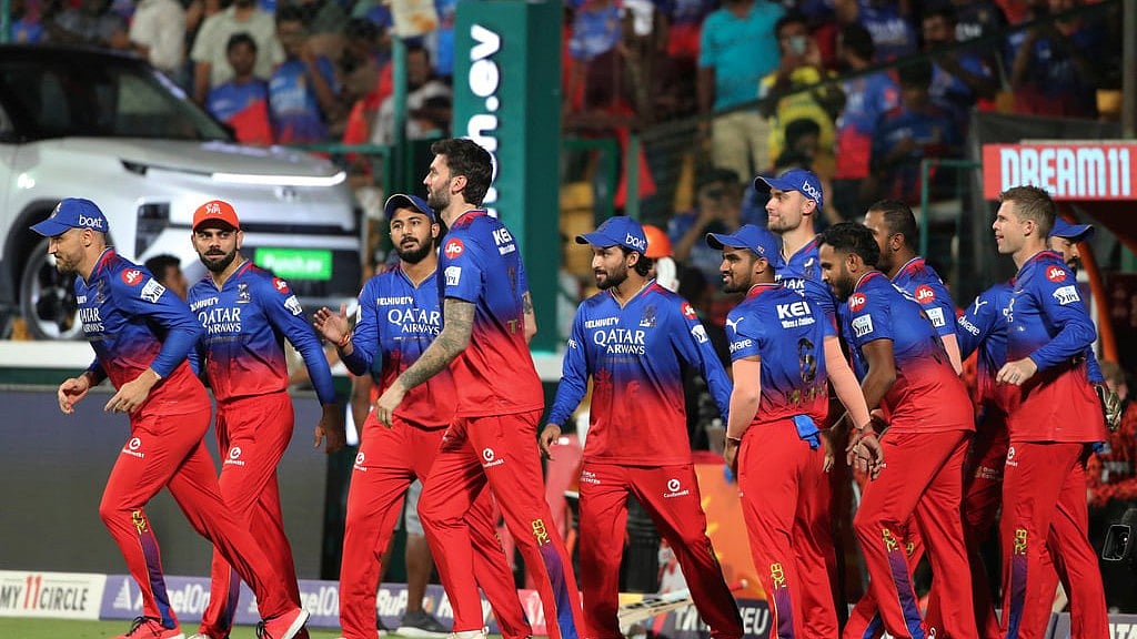 Royal Challengers Bangaluru players step into the field during the Indian Premier League cricket match between Royal Challengers Bangaluru and Sunrisers Hyderabad in Bengaluru, India, Monday, April 15, 2024. - (AP Photo/Kashif Masood)

