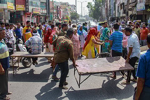 Madanpuri wall collapse victims' relatives protest