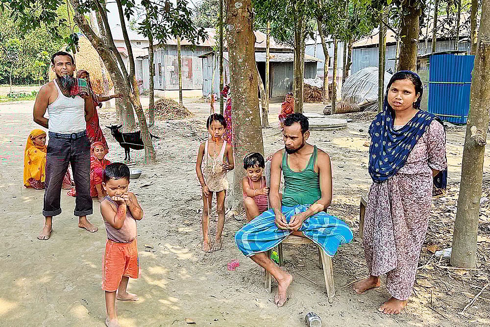 Photos: Agnideb Bandyopadhyay : In Agony: The family of Hamidul Miya, one of the four youths who were allegedly killed in CISF firing in Sitalkuchi during the 2021 West Bengal assembly elections 
