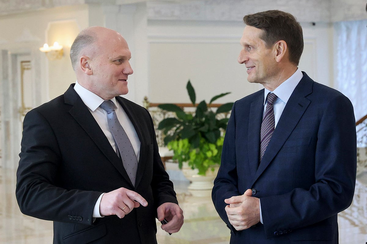 AP : Ivan Tertel, head of the Belarusian Committee for State Security (KGB), left, speaks with Sergei Naryshkin, head of the Russian Foreign Intelligence Service, in Minsk, Belarus, Thursday, Oct. 22, 2020. 
