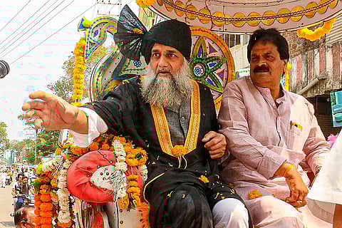 Hindu family takes Shahar Qazi to Eidgah