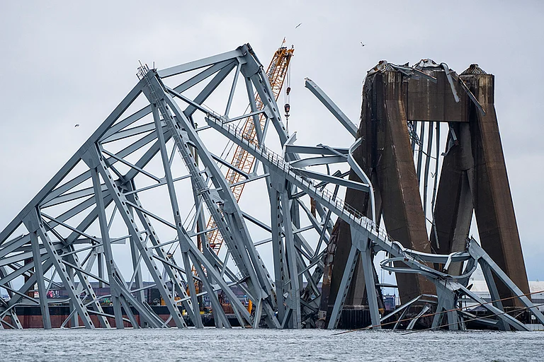 Baltimore Bridge Collapse - | Photo: Kaitlin Newman/The Baltimore Banner via AP