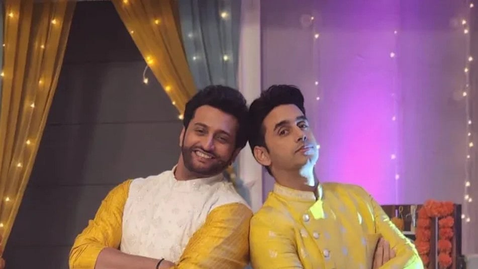 Socialnews.xyz : Yash Pandit, Waseem Mushtaq 