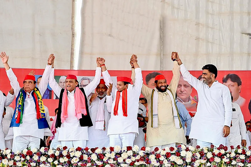 Akhilesh campaigns for LS polls