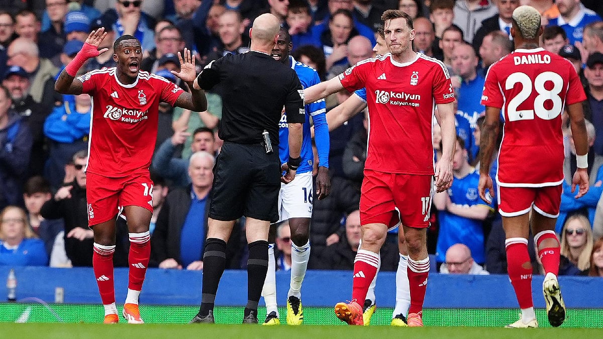 eter Byrne/PA : Forest’s Callum Hudson-Odoi (left) appeals for a penalty at Goodison Park.