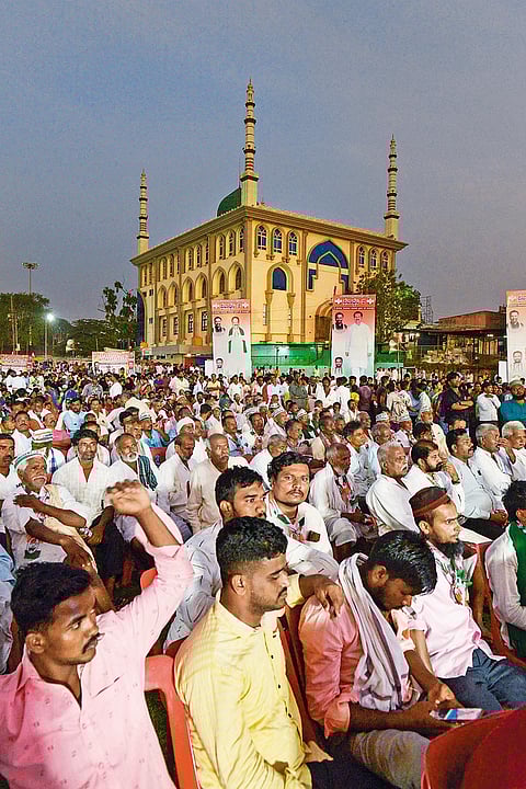 Congress rally in Hubballi with dargah Fateh Ali Shah in background