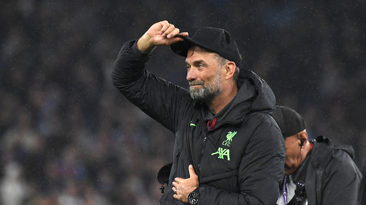 AP Photo/Rui Vieira : Liverpool's manager Jurgen Klopp greets supporters at the end of the English Premier League soccer match between Aston Villa and Liverpool at the Villa Park stadium in Birmingham.