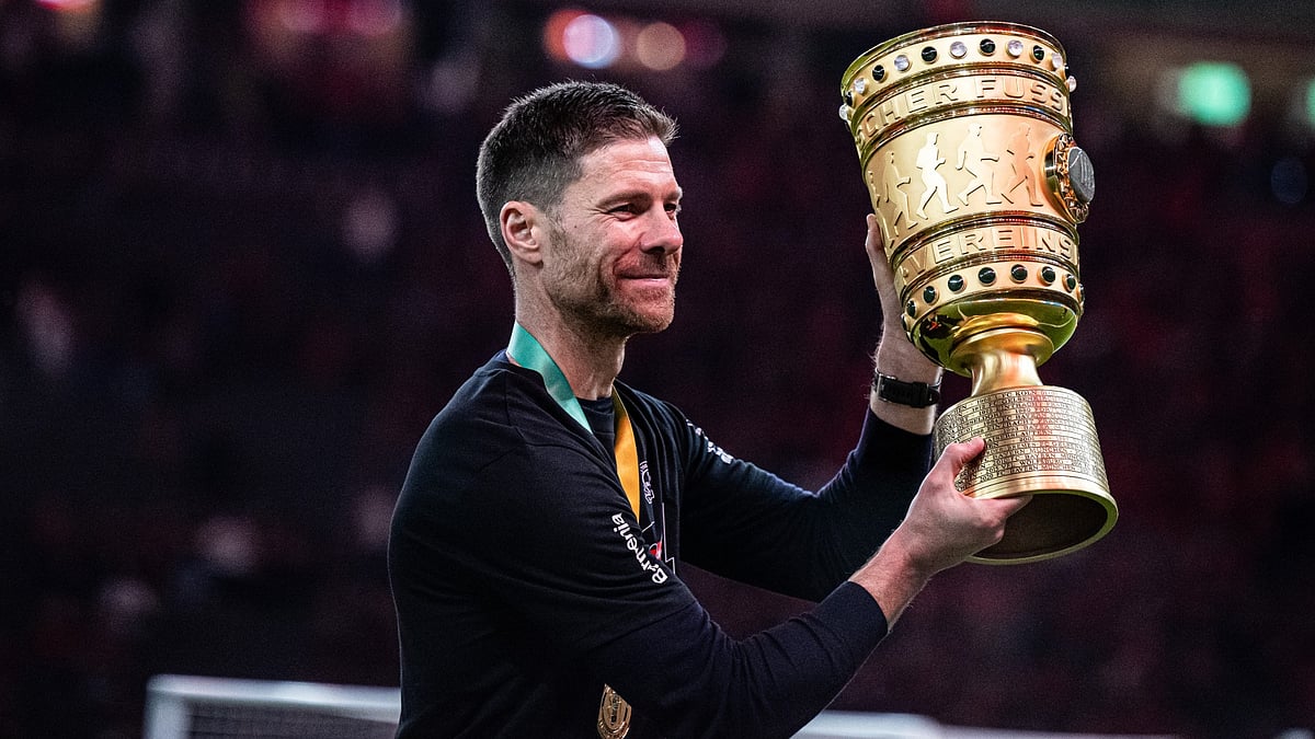 Xabi Alonso celebrates with the DFB-Pokal - null