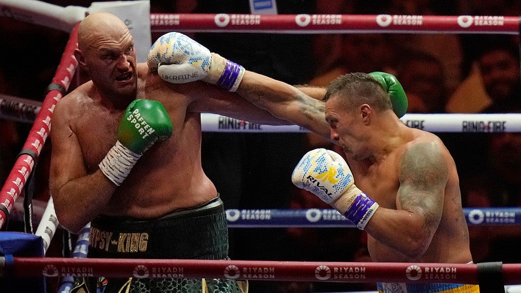 AP/Francisco Seco : Oleksandr Usyk defeated Tyson Fury by split decision to become the first undisputed heavyweight boxing champion in 24 years.