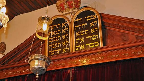 NYC On Alert After String Of Synagogue Bomb Threats. Were They "Swatting"?
