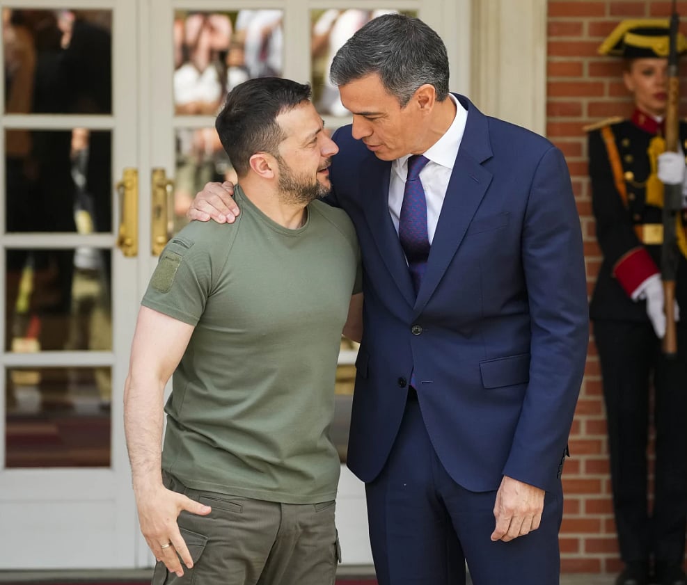 AP : Ukrainian President Volodymyr Zelenskyy and Spanish Prime Minister Pedro Sánchez |