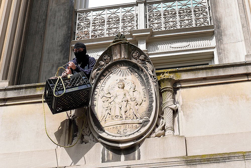 | Photo: AP/Mary Altaffer, Pool : Israel Palestinians Campus Protests