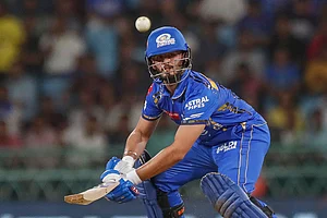 Photo: AP/Pankaj Nangia : Mumbai Indians Nehal Wadhera plays a shot during the Indian Premier League cricket match between Lucknow Super Giants and Mumbai Indians in Lucknow, India, Tuesday, April 30, 2024. ()